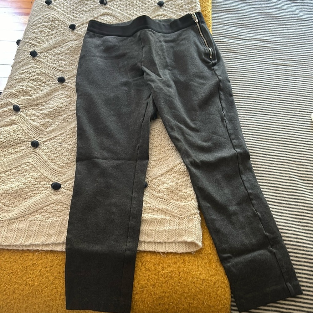Gray fitted skinny leggings